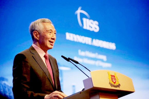 Thủ tướng Singapore Lý Hiển Long phát biểu trong phiên khai mạc SLD lần thứ 18, tối 31-5