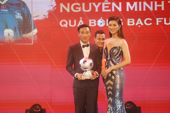 Đỗ Hùng Dũng, Huỳnh Như, Trần Văn Vũ đoạt Quả bóng Vàng Việt Nam 2019 ảnh 15