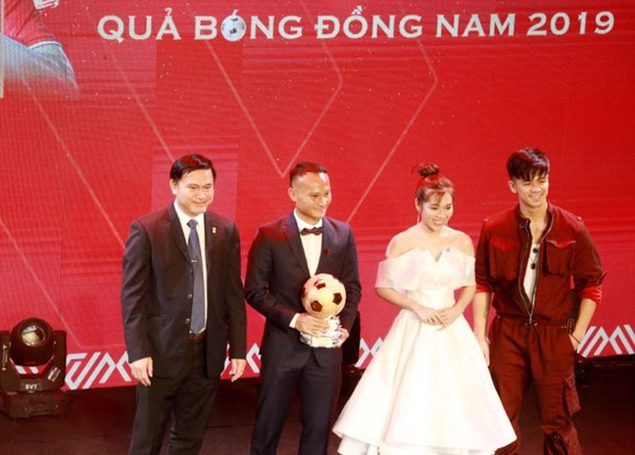 Đỗ Hùng Dũng, Huỳnh Như, Trần Văn Vũ đoạt Quả bóng Vàng Việt Nam 2019 ảnh 9