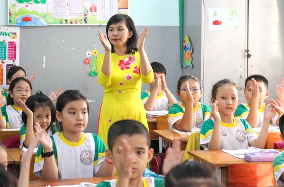 Cô Nguyễn Thị Đan Thùy, giáo viên Trường Tiểu học Nguyễn Bá Ngọc (quận Bình Thạnh). Ảnh: HOÀNG HÙNG