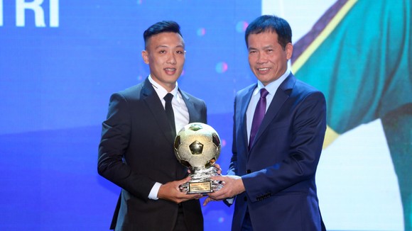 Văn Quyết, Huỳnh Như và Minh Trí đoạt Quả bóng Vàng Việt Nam 2020 ảnh 11