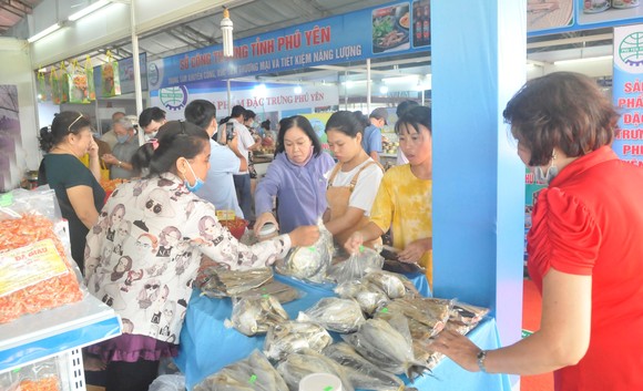 Tạo cú hích thu hút khách mua sắm ảnh 1