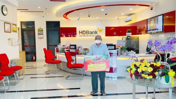 Khách hàng trúng hơn 11 tỷ đồng từ HDBank ảnh 2
