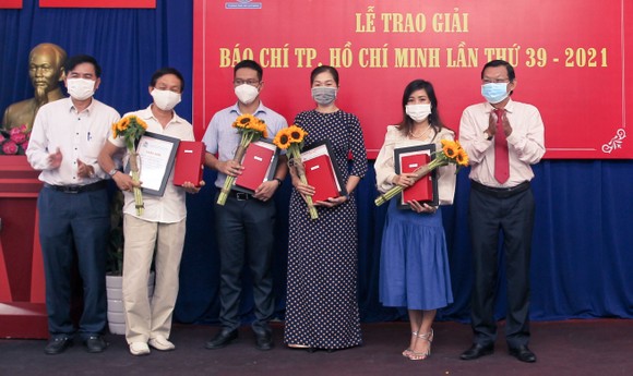 Báo SGGP đoạt 8 giải Báo chí TPHCM năm 2021 ảnh 5