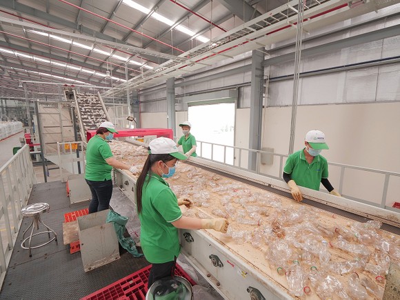 Dây chuyền tái chế rác thải nhựa tại Công ty TNHH Nhựa tái chế Duy Tân