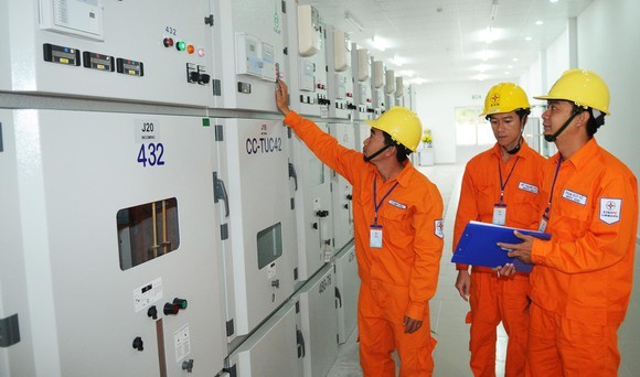 Bảo đảm vững chắc cung ứng điện cho sản xuất - kinh doanh
