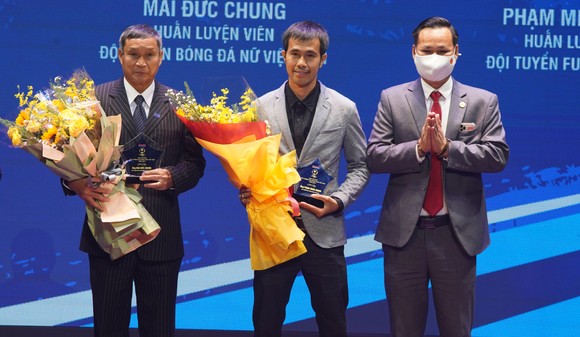Hoàng Đức, Huỳnh Như và Văn Ý đoạt Quả bóng vàng Việt Nam 2021 ảnh 17