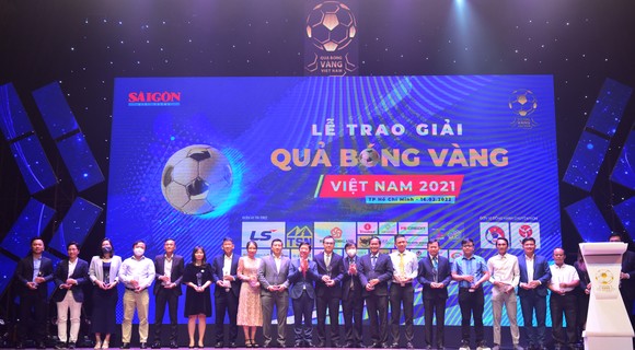 Hoàng Đức, Huỳnh Như và Văn Ý đoạt Quả bóng vàng Việt Nam 2021 ảnh 25