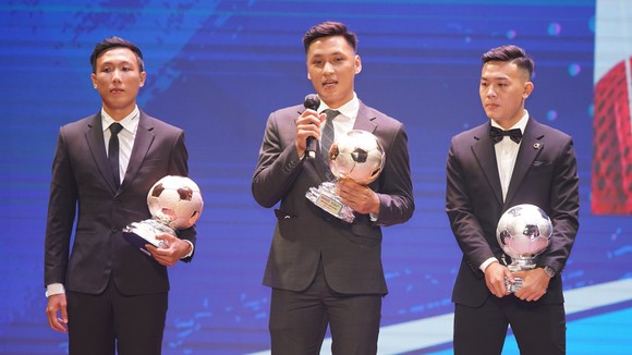 Hoàng Đức, Huỳnh Như và Văn Ý đoạt Quả bóng vàng Việt Nam 2021 ảnh 7