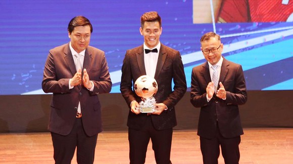 Hoàng Đức, Huỳnh Như và Văn Ý đoạt Quả bóng vàng Việt Nam 2021 ảnh 4