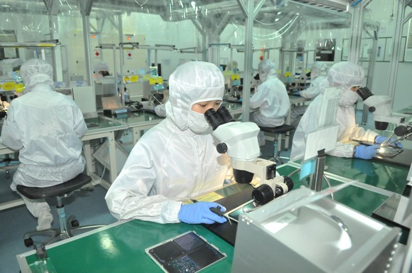 Sản xuất linh kiện bán dẫn tại Công ty MTEX (Nhật Bản) trong Khu chế xuất Tân Thuận, TPHCM. Ảnh: CAO THĂNG