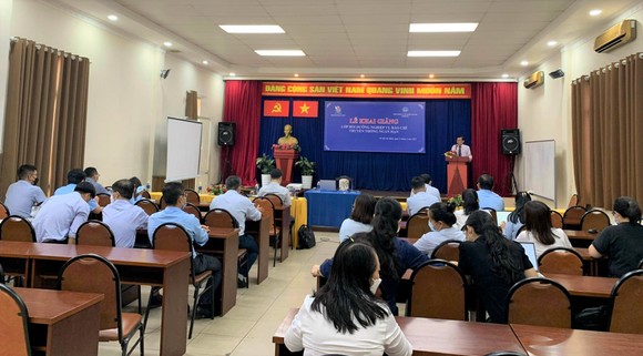 Quang cảnh khai giảng lớp nghiệp vụ báo chí - truyền thông ngắn hạn năm 2022 cho cán bộ và công nhân viên thuộc Tổng Công ty cấp nước Sài Gòn