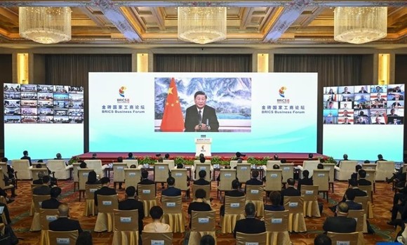 Tổng Bí thư, Chủ tịch Trung Quốc Tập Cận Bình phát biểu tại lễ khai mạc Diễn đàn Doanh nghiệp BRICS ngày 23-6. Ảnh: Tân Hoa Xã