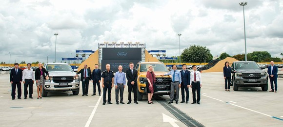 Ford Ranger thế hệ mới chính thức ra mắt: Tiếp nối hành trình hơn 20 năm “sống chất” cùng khách hàng Việt 