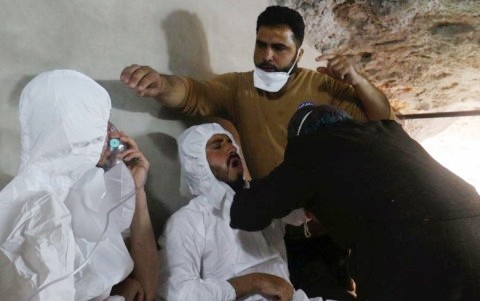 Một số nạn nhân trúng khí độc sarin ở Syria. Ảnh: Reuters