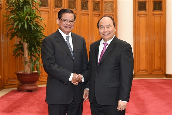 Thủ tướng Nguyễn Xuân Phúc tiếp Phó Thủ tướng, Bộ trưởng Nội vụ Campuchia Samdech Krolahom Sar Kheng. Ảnh: VGP