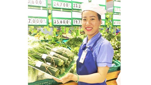 Sản phẩm bán tại Saigon Co.op được gói bằng lá chuối thay cho túi ni lông