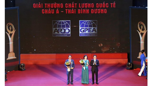 Hai doanh nghiệp được trao Giải thưởng Chất lượng quốc tế châu Á - Thái Bình Dương 2018. Ảnh: PV/Vietnam+
