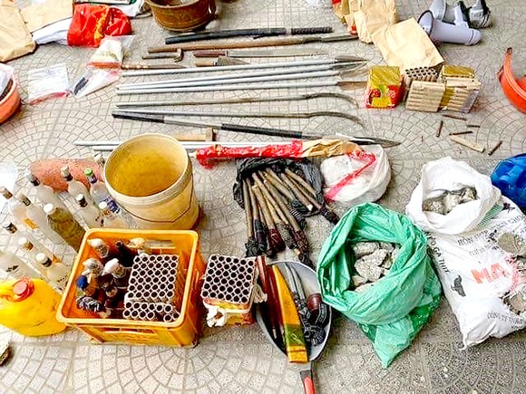 Điều tra đối tượng cung cấp vũ khí cho nhóm quá khích ở Đồng Tâm ảnh 1