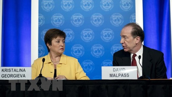 Tổng Giám đốc IMF Kristalina Georgieva (trái) và Chủ tịch WB David Malpas. Ảnh: TTXVN