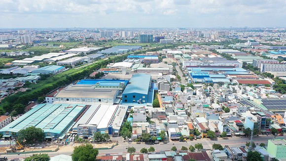 Xung quanh khu công nghiệp Tân Bình đã mọc lên nhiều khu dân cư. Ảnh: HOÀNG HÙNG