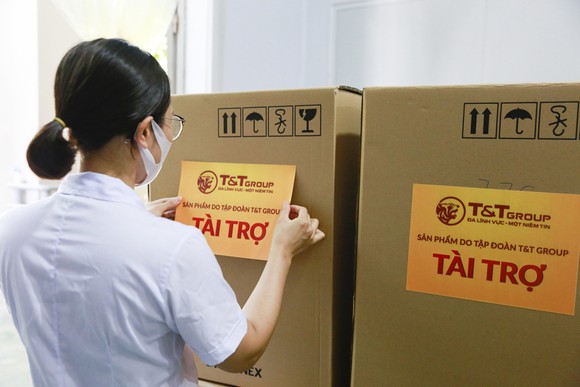 T&T GROUP trao tặng trên 25 tỷ đồng thiết bị, vật tư y tế “tiếp sức” cho TP Cần Thơ chống dịch Covid-19 ảnh 1