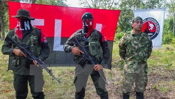 Thành viên nhóm Quân đội Giải phóng quốc gia ở Colombia. Ảnh: TTXVN