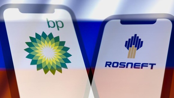 Tập đoàn dầu khí BP rút vốn khỏi liên doanh với tập đoàn Rosneft của Nga. Ảnh: Shutterstock