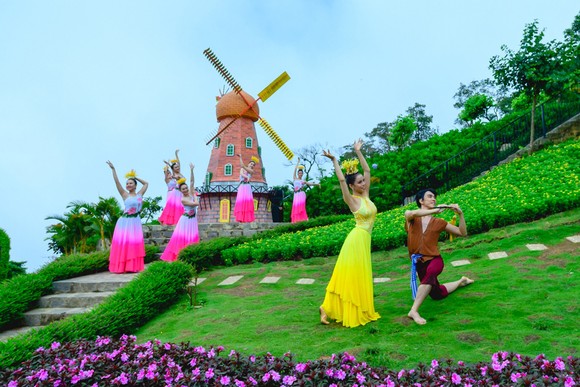 Tây Ninh tưng bừng ngày hội trăng rằm tại núi Bà Đen, khẳng định sức hút ảnh 2