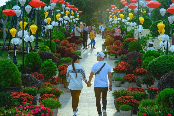 Tây Ninh tưng bừng ngày hội trăng rằm tại núi Bà Đen, khẳng định sức hút ảnh 7