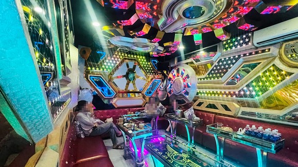 Hiểm họa từ quán karaoke - Bài 2: Biến tướng, lách luật và buông lỏng ảnh 1