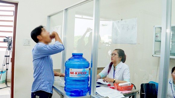 Gỡ nút thắt bảo hiểm y tế cho bệnh nhân HIV ảnh 1