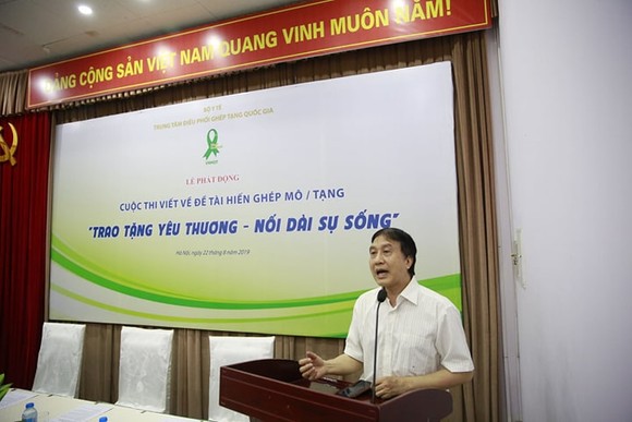 GS.TS Trịnh Hồng Sơn, Giám đốc Trung tâm Điều phối Quốc gia về ghép bộ phận cơ thể người phát động cuộc thi. Ảnh: TTXVN