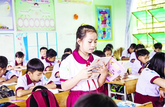 Trao tặng 2.200 'Áo mới tựu trường 2019' tại Bù Gia Mập, tỉnh Bình Phước ảnh 2