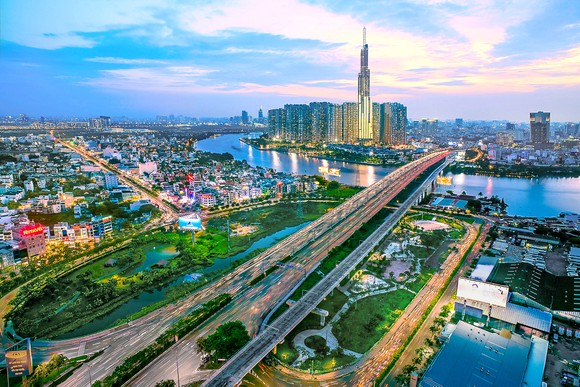 Cầu Sài Gòn 2, tòa nhà Landmark cao nhất thành phố và Khu đô thị mới Thủ Thiêm về đêm