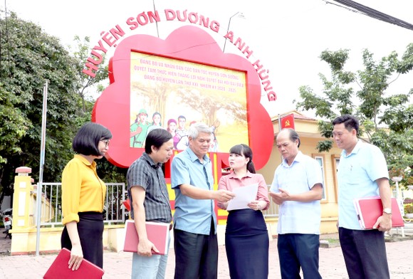 Nghị quyết Trung ương 4 với công tác nhân sự nhiệm kỳ mới - Bài 2: Chọn cán bộ, dưới có vững thì trên mới bền chắc ảnh 1