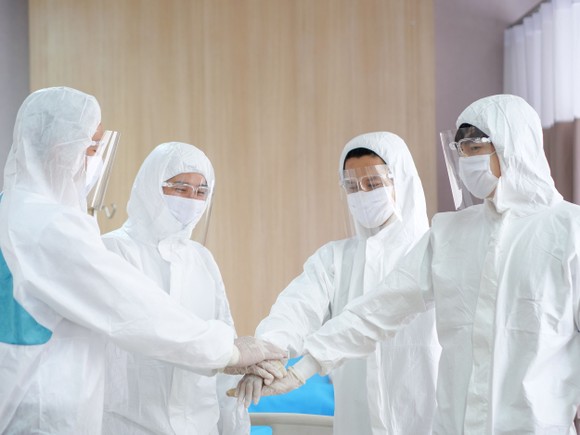 Gói học bổng trị giá 50 tỷ đồng dành cho con của nhân viên y tế trực tiếp điều trị bệnh nhân Covid-19 ảnh 1