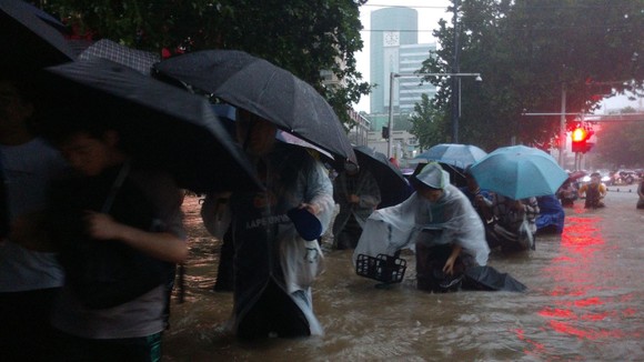 Trung Quốc nâng cảnh báo lũ lụt lên gần mức cao nhất ảnh 1