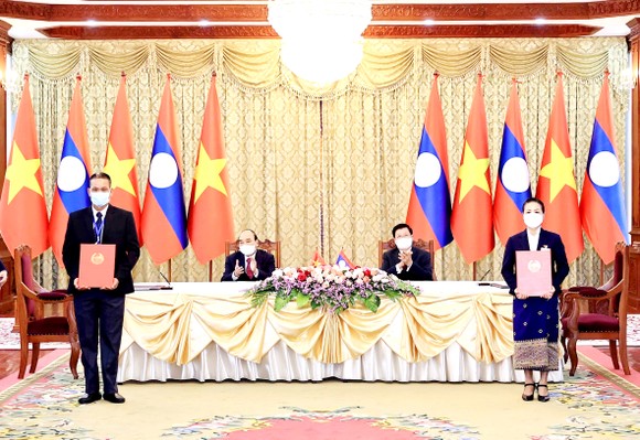 Chủ tịch nước Nguyễn Xuân Phúc thăm hữu nghị chính thức Lào: Mở ra những kỳ vọng mới  trong hợp tác giữa hai nước ảnh 1