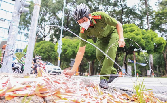 Từ 11 giờ hôm nay 30-9, các chốt kiểm soát nội thành TPHCM được tháo dỡ ảnh 5