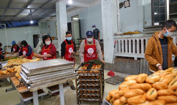 Những ổ bánh mì đậm tình ở xứ đạo ảnh 1