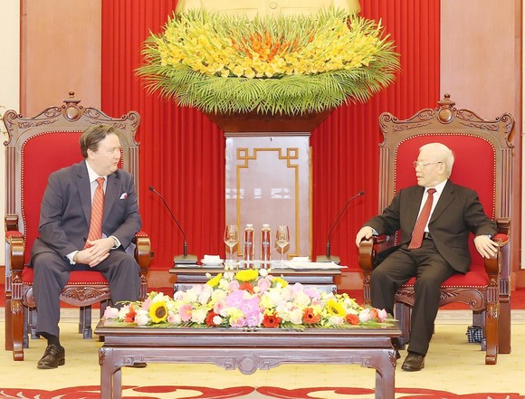 Tổng Bí thư Nguyễn Phú Trọng tiếp Đại sứ Hoa Kỳ Marc E. Knapper ảnh 2