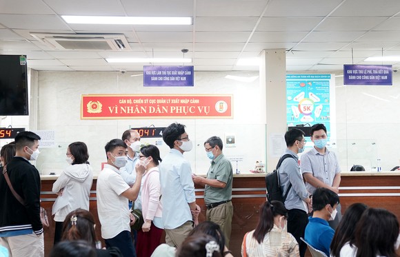 Hộ chiếu gắn chip bảo mật cao, nhiều tiện ích ảnh 2
