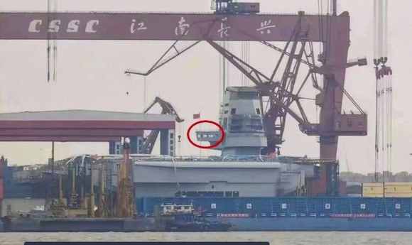 Chiếc tàu sân bay thứ ba của Trung Quốc khi đang được đóng tại xưởng đóng tàu Giang Nam ở Thượng Hải. Ảnh: SCMP