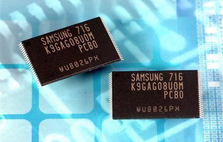 Chip nhớ của Samsung. Ảnh: REUTERS/Samsung Electronics