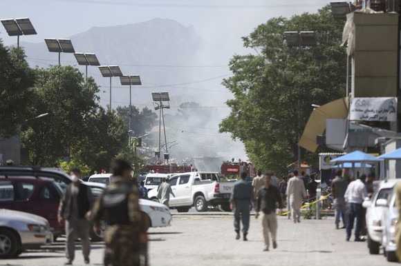 Đánh bom rung chuyển khu vực ngoại giao ở thủ đô Afghanistan ảnh 2
