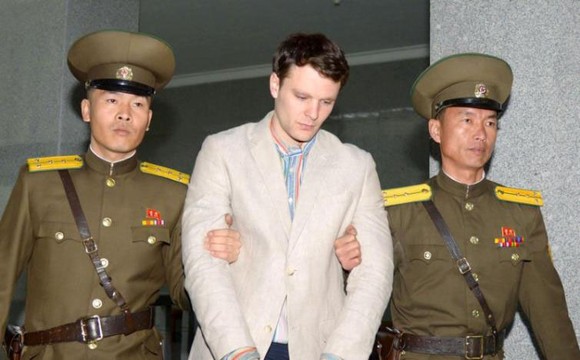  Sinh viên Mỹ được Triều Tiên thả sau khi hôn mê đã chết ảnh 1
