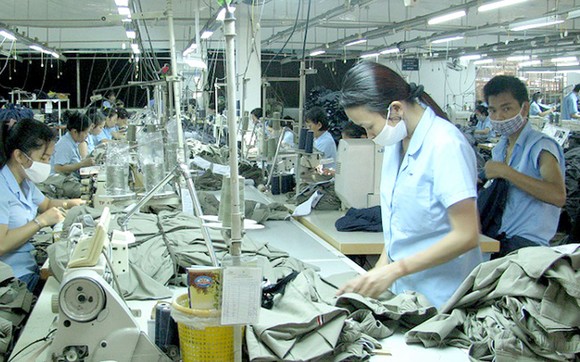 Số liệu thống kê mới nhất cho biết, các khu công nghệ ở TPHCM đang thiếu 60.000 lao động.