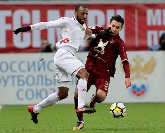 Tiền đạo Eder (trái) trong màu áo Lokomotiv Moscow. Ảnh: Getty Images.