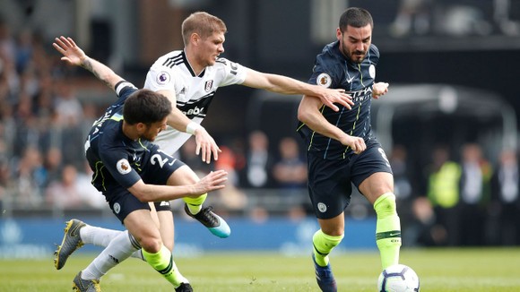 Fulham - Man City 0-2: Silva và Aguero tỏa sáng, Man Xanh chiếm lại ngôi đầu ảnh 8